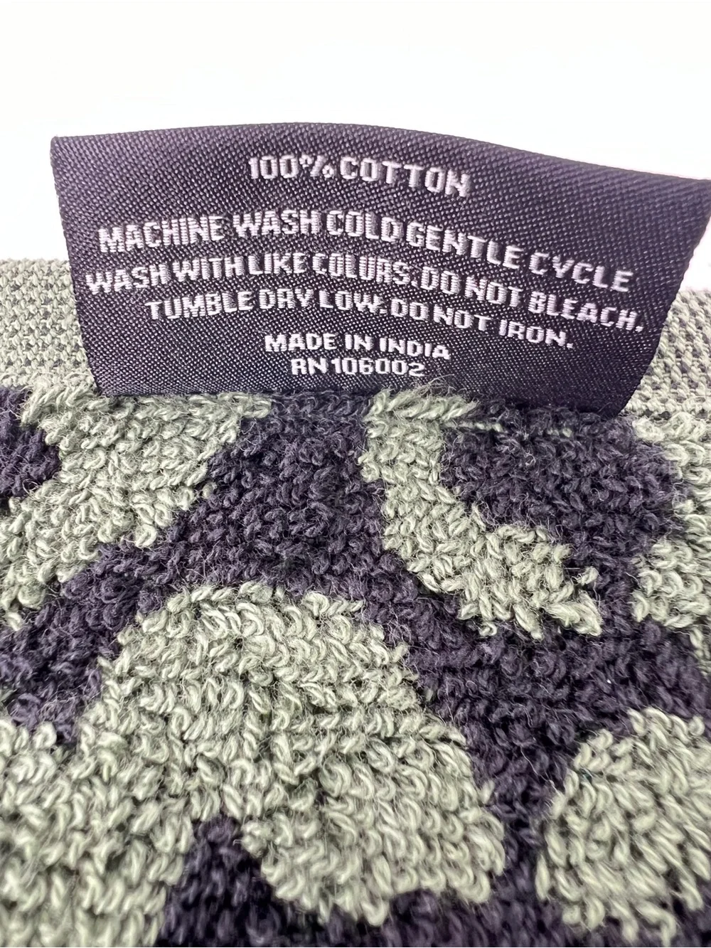 Tahari Home Bath Towel Set Green Black Leopard Print Soft 100% Cotton 2 Pc NEW